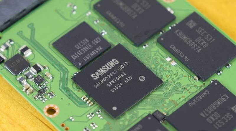 Hva er forskjellen mellom Evo og Pro i Samsung SSD?